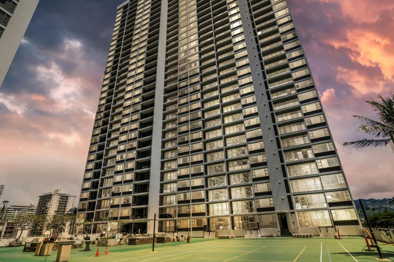 Standard Waikiki Banyan With Mountain View Apartment
