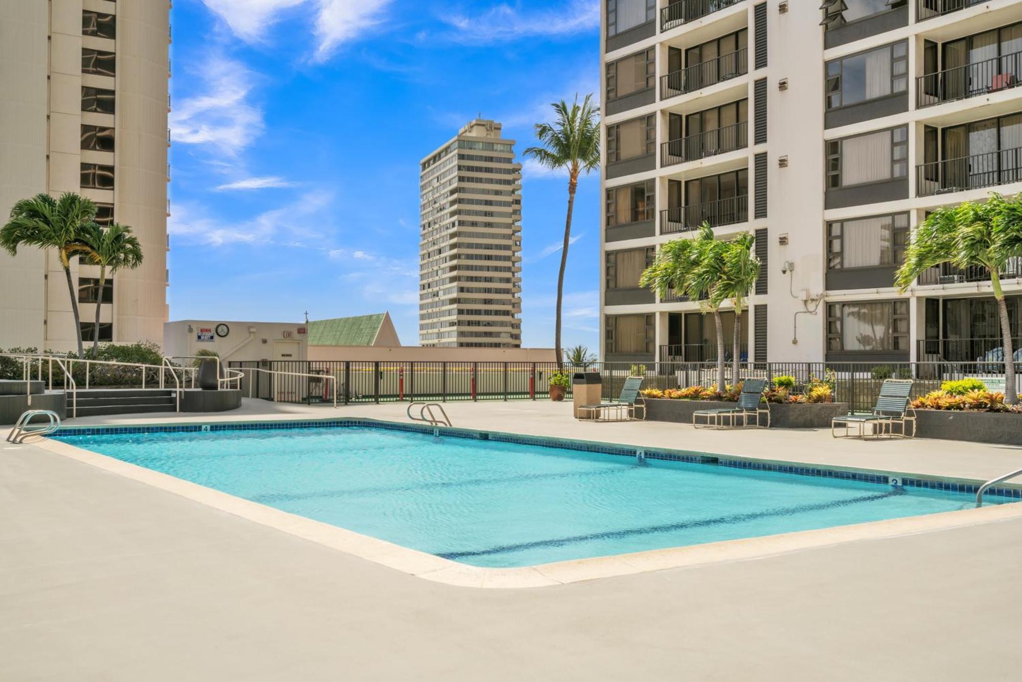 Apartment Standard Waikiki Banyan With Mountain View *