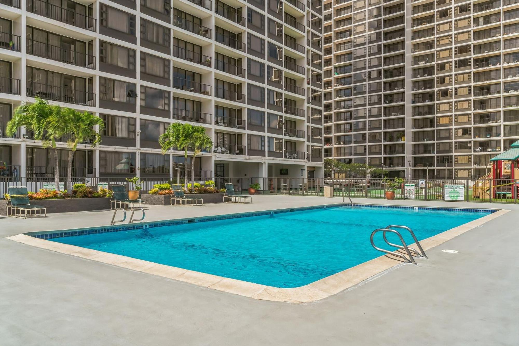 Standard Waikiki Banyan With Mountain View *