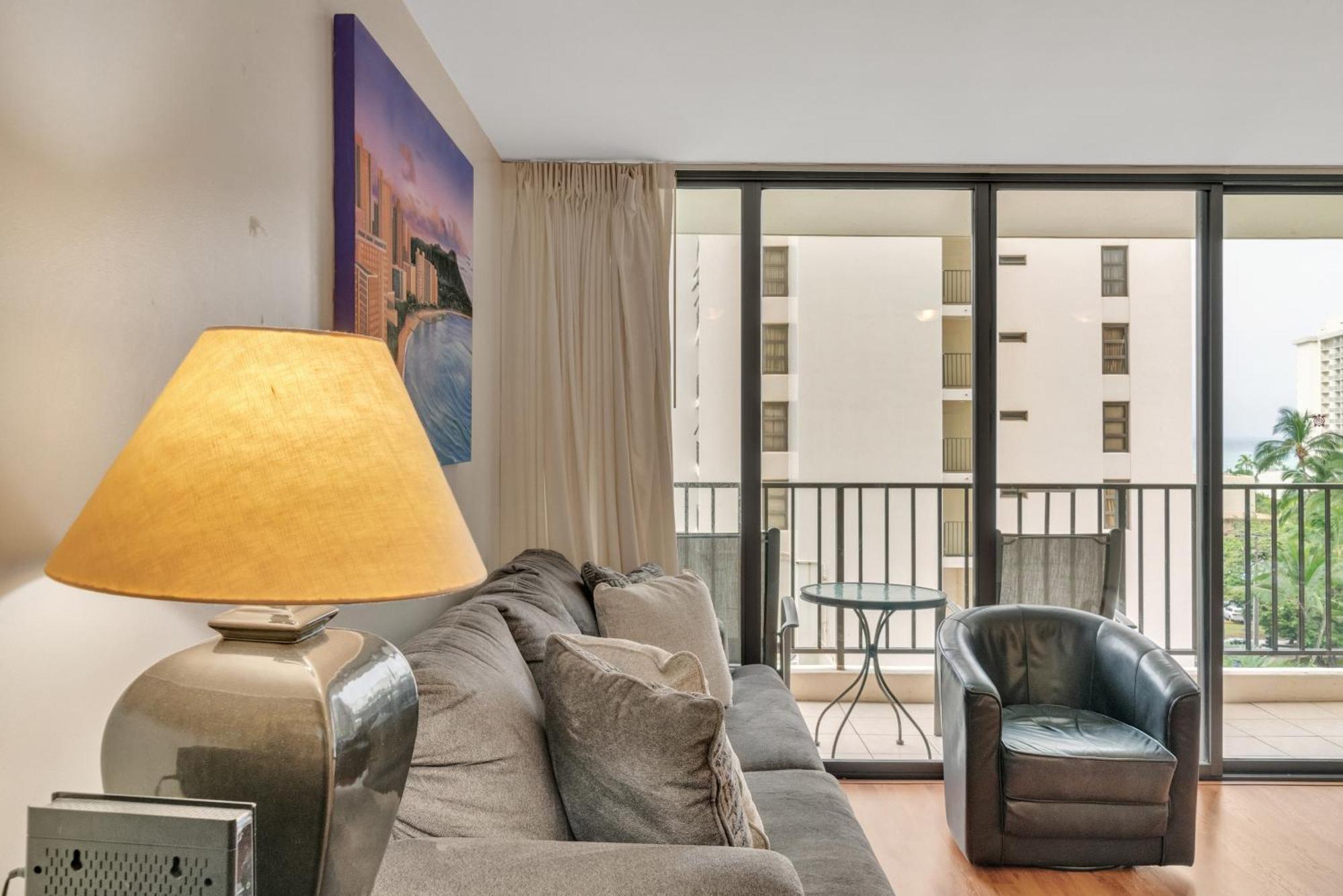 Apartment Standard Waikiki Banyan With Mountain View