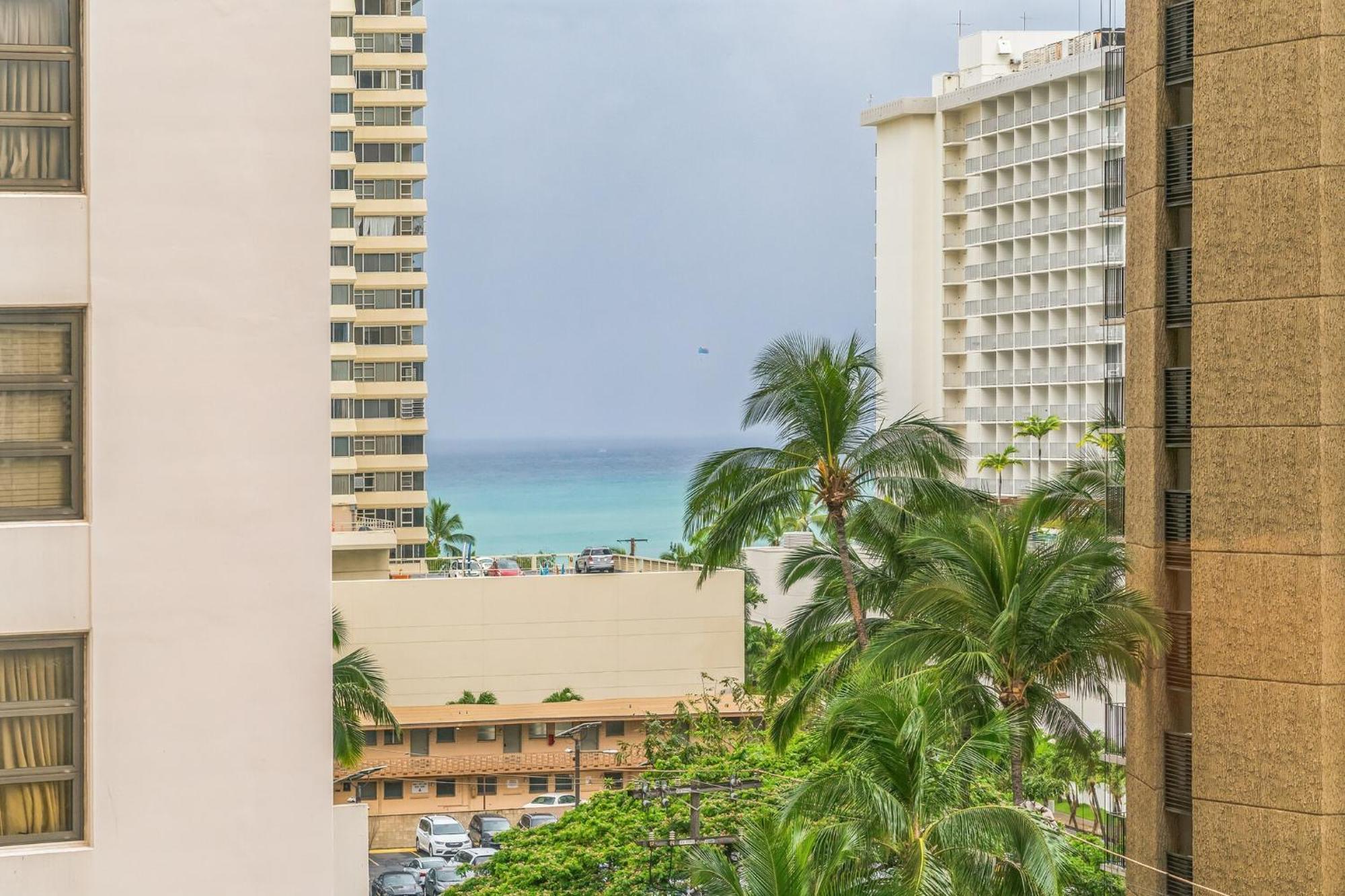Apartment Standard Waikiki Banyan With Mountain View Honolulu